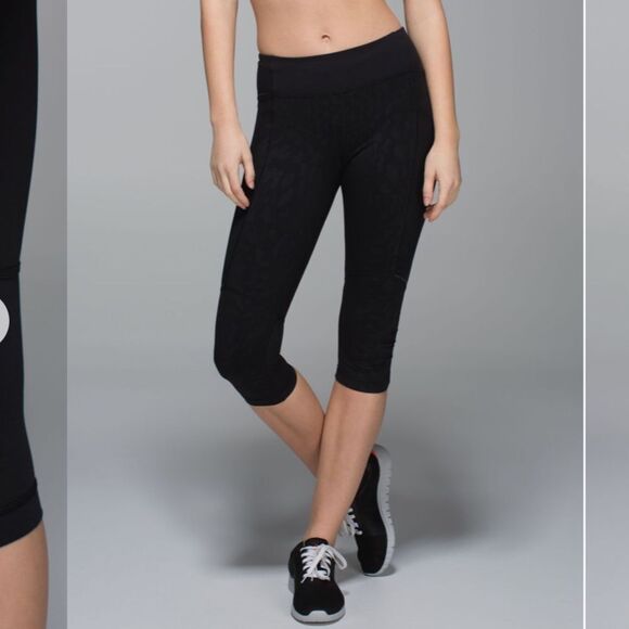 Lululemon Stash It Crop Animal Swirl Embossed Black - Picture 8 of 12